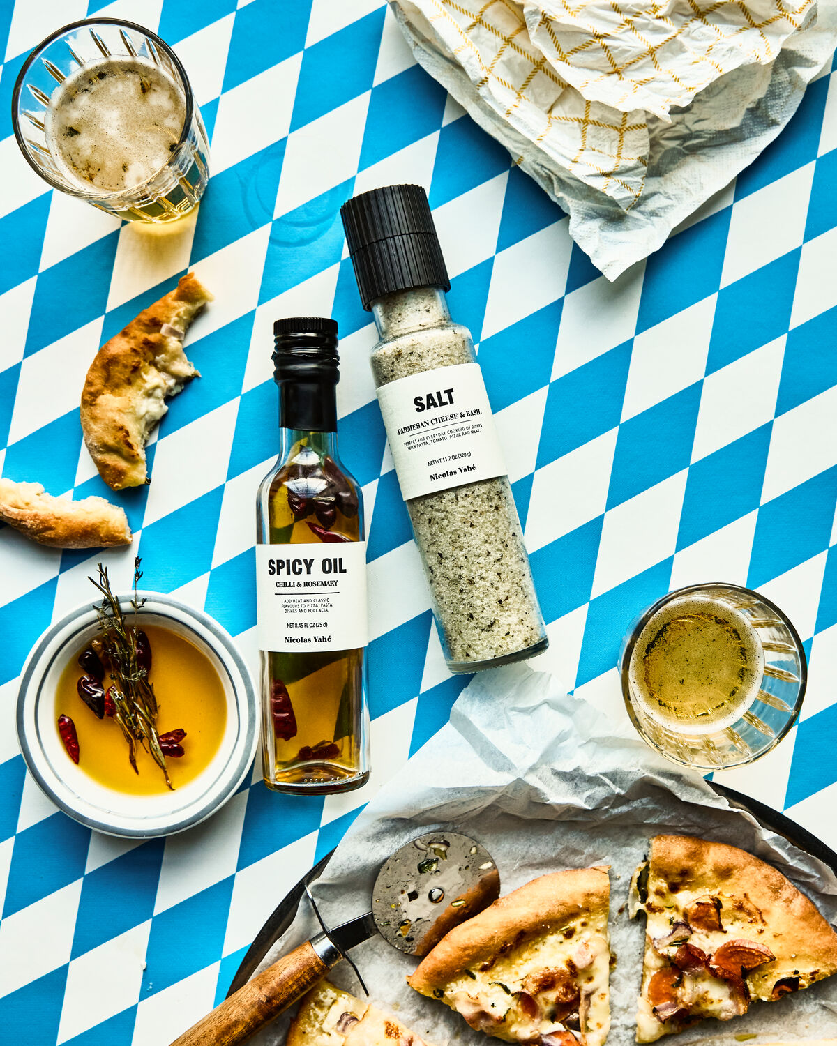 Gift box, Pizza lover - Salt parmesan & basil + spicy oil, 310|25 g|cl