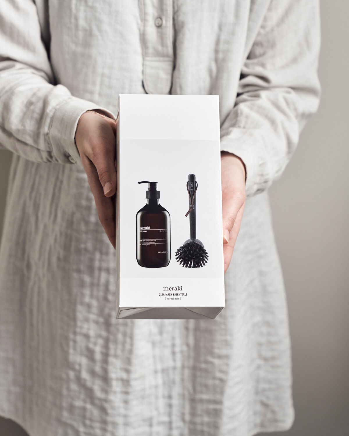 Gift box, Herbal Nest Dish Wash + Dish Brush Black, 490 ml