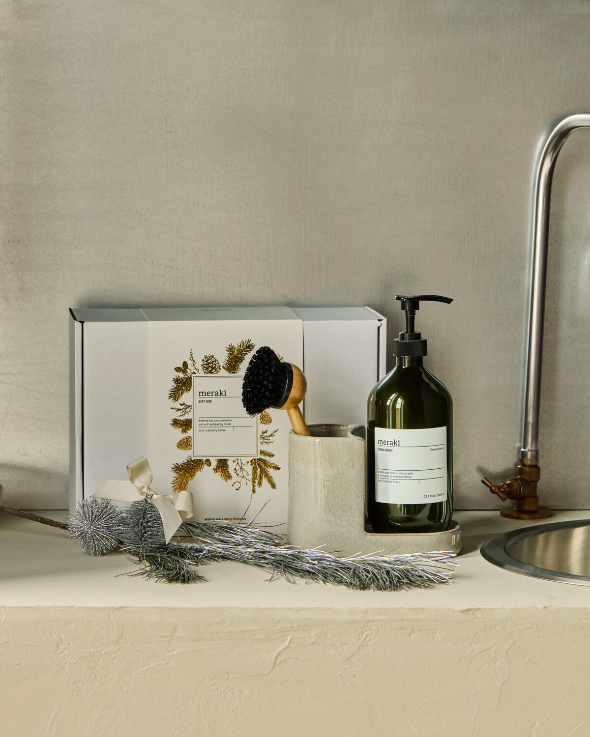 Gift boxCH, Grey Holder + Nature Brush + Forest Garden Dish Wash, 1000 ml